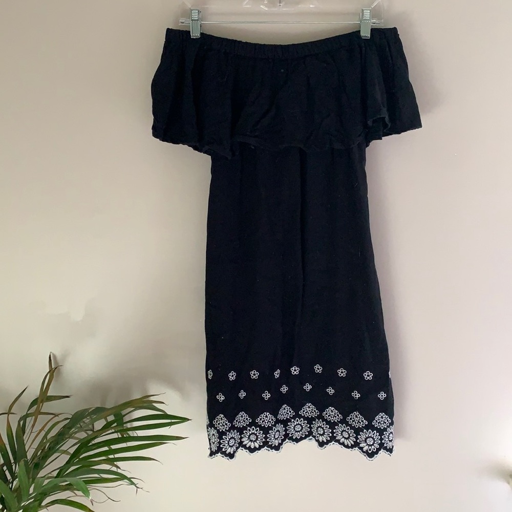 Black strapless dress
